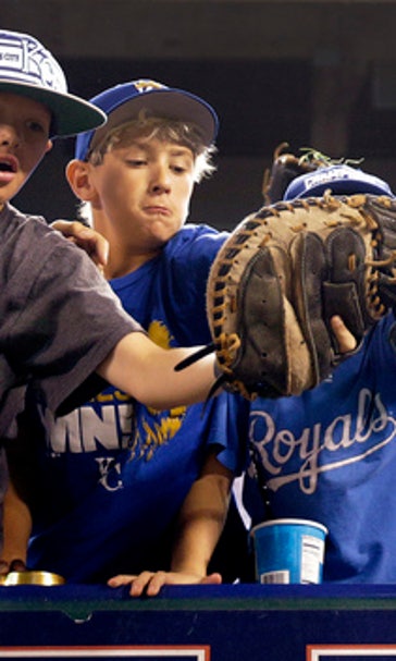 Royals' Moustakas homers to halt Astros' win streak at 11 (Jun 06, 2017)